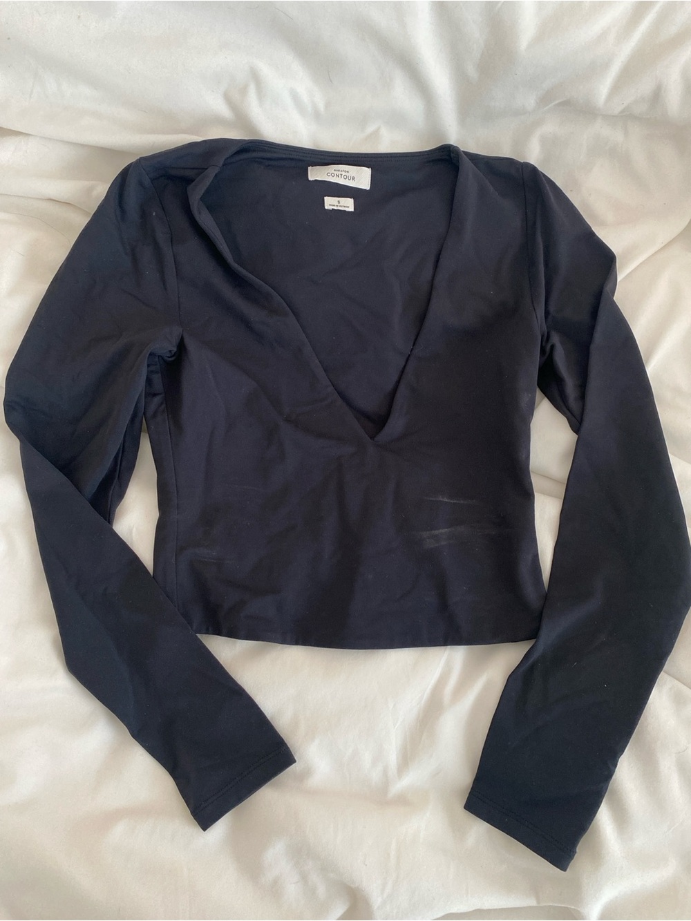Aritzia black cropped contour v neck top